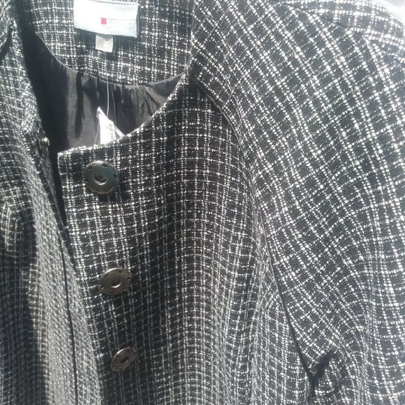 Black Avenue Women's Suit Jacket or blazer - Picture 6 of 9